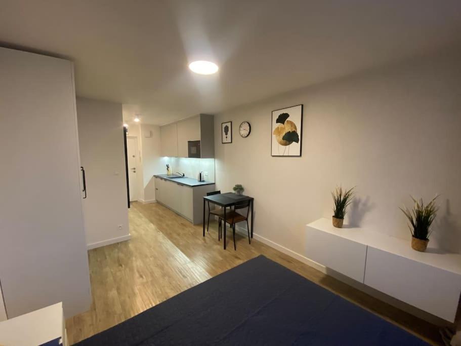 New Apartment With Magnificent View Варшава Экстерьер фото